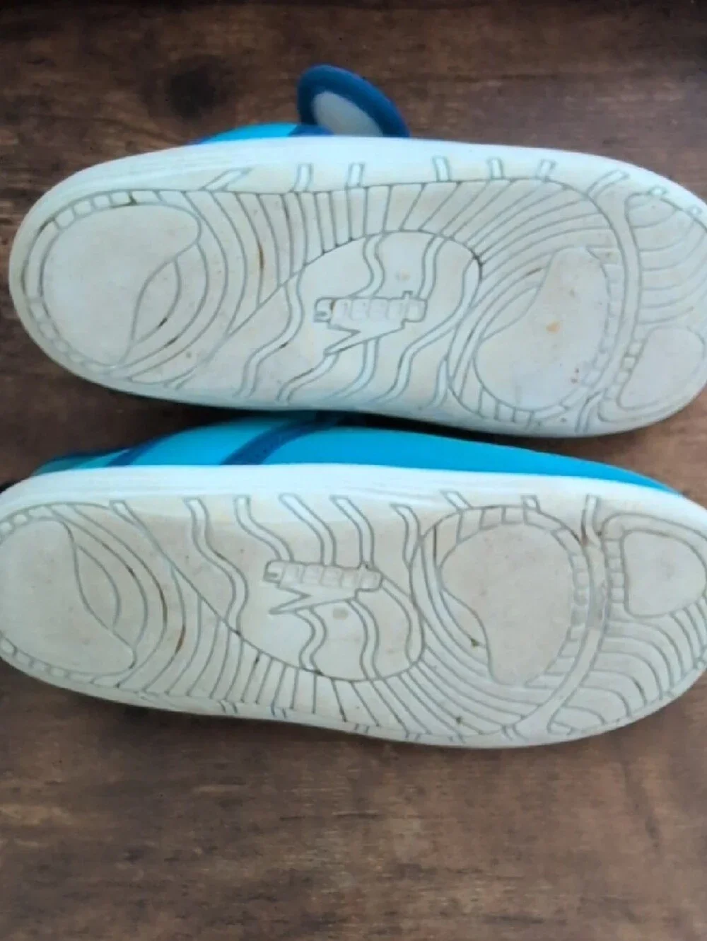 SPEEDO Kids Water Shoes in Bright Teal and Dark Blue Trim Size XL